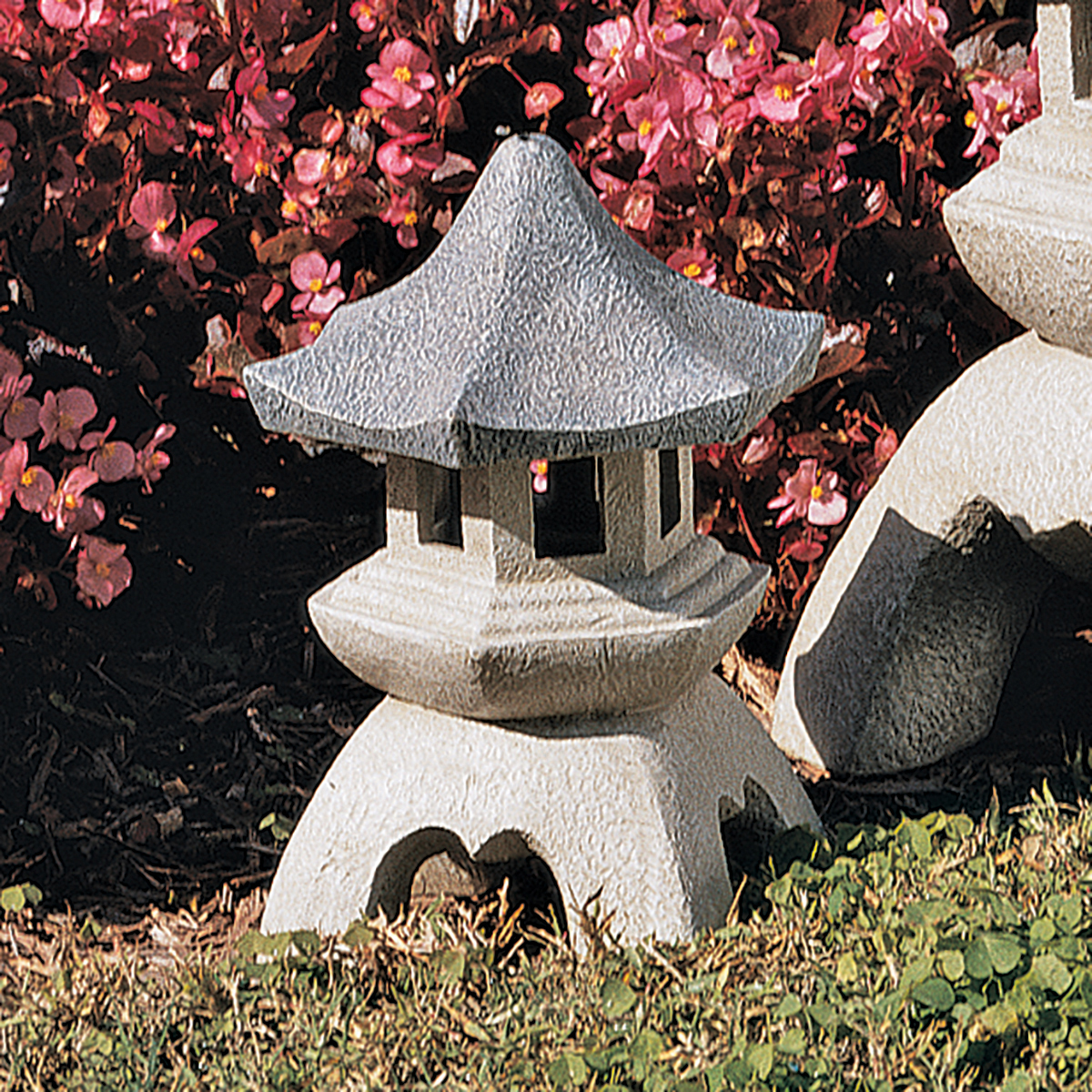 Image Thumbnail for Medium Pagoda Lantern Statue